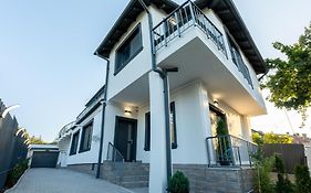 Cris Apartments
